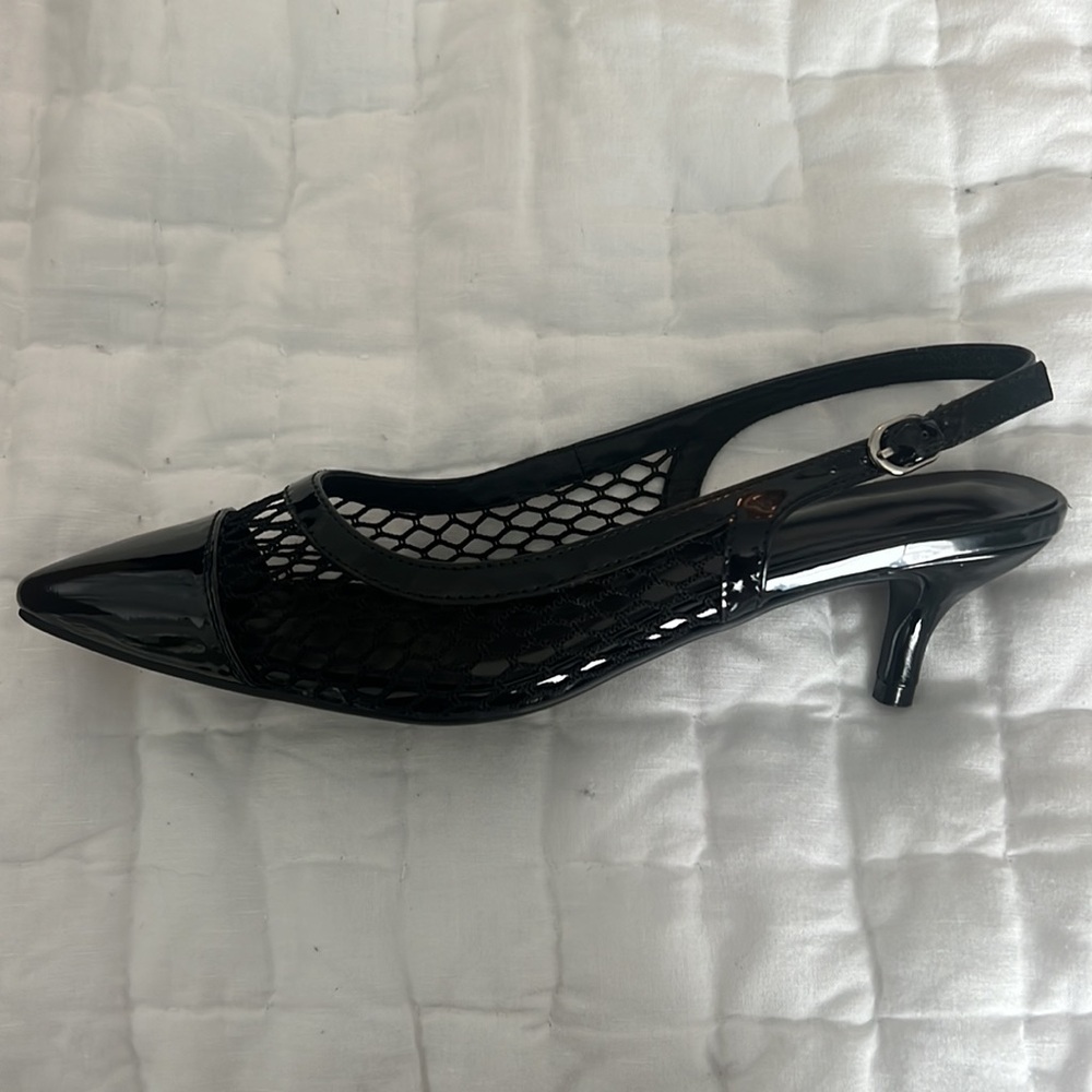 BRAND NEW NEVER WORN Black kitten heels
